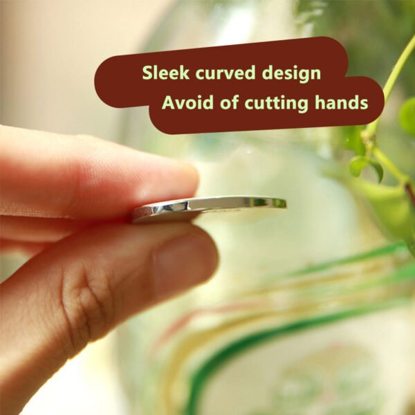 Sleek curved design Avoid of cutting hands